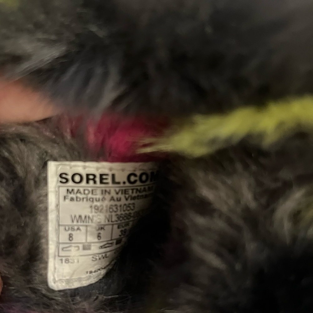 Sorel Go Mail Run Fluffy Slipper - Picture 2 of 6
